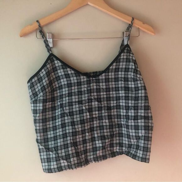 📳 Colsie | Plaid Black Cropped Cami - Picture 1 of 3